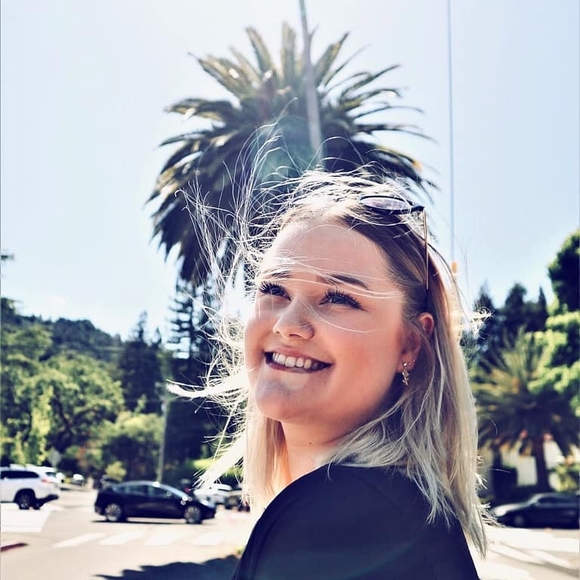 Meet your Posher, Marlyn - Picture 1 of 1